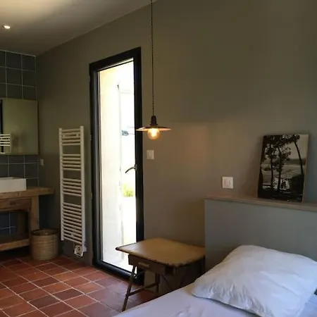 Neuve Et Moderne Avec Piscine A Hotel 4*