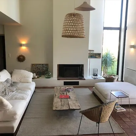 Neuve Et Moderne Avec Piscine A 4*