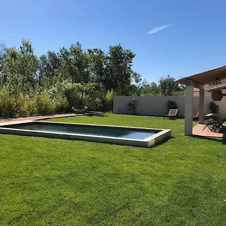 Neuve Et Moderne Avec Piscine A